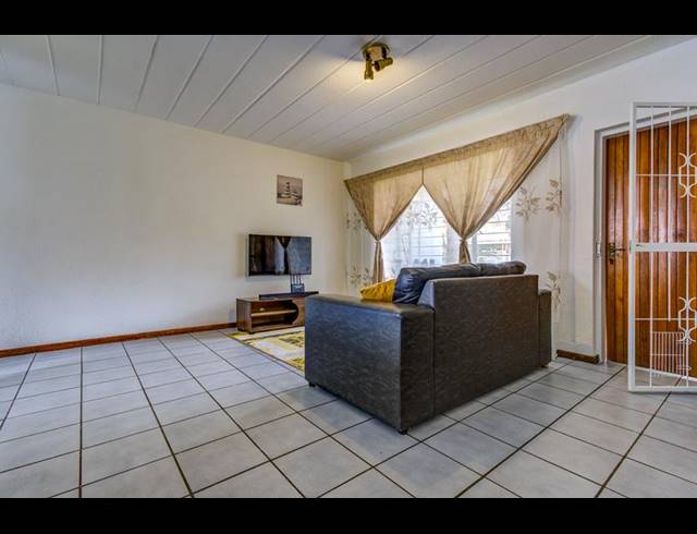 2 BEDROOM TOWNHOUSE FOR SALE IN GLEN MARAIS